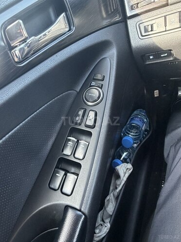 Hyundai Sonata-13