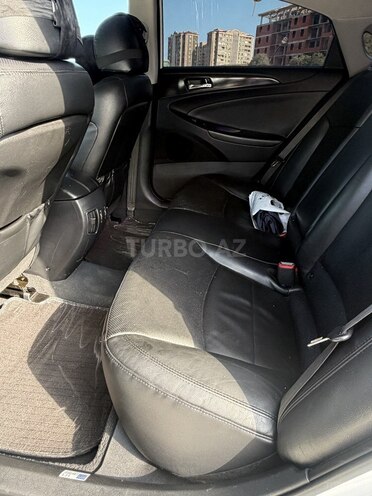Hyundai Sonata-11