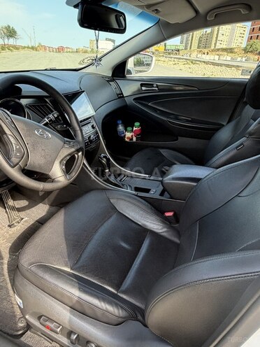 Hyundai Sonata-15