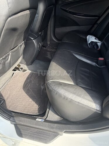 Hyundai Sonata-12