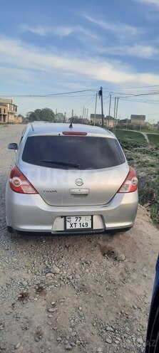 Nissan Tiida-5