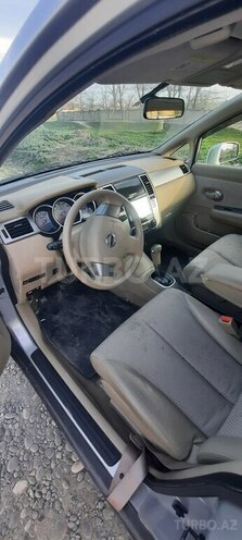 Nissan Tiida-6