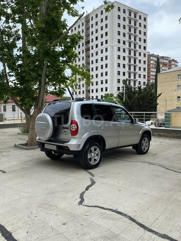 Chevrolet Niva-4