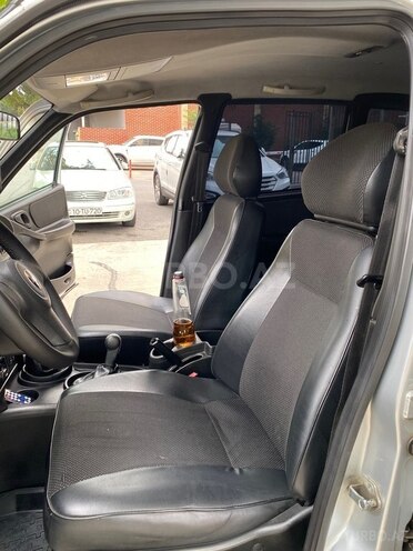 Chevrolet Niva-9