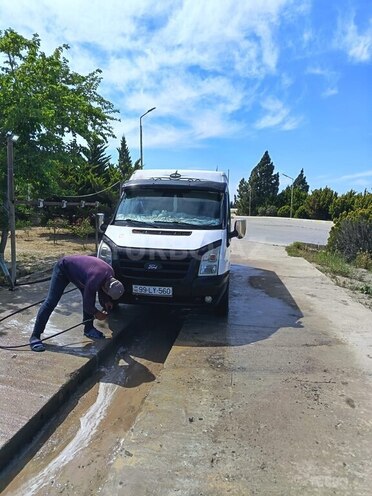 Ford Transit-6
