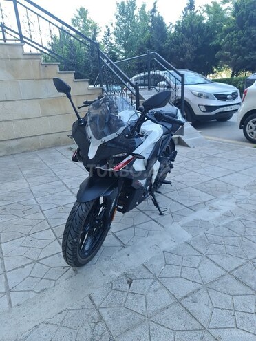 Bajaj Pulsar RS 200-1