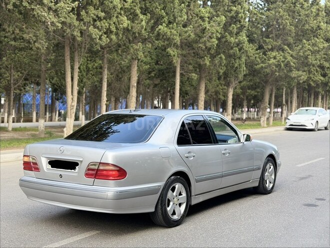 Mercedes E 320-5