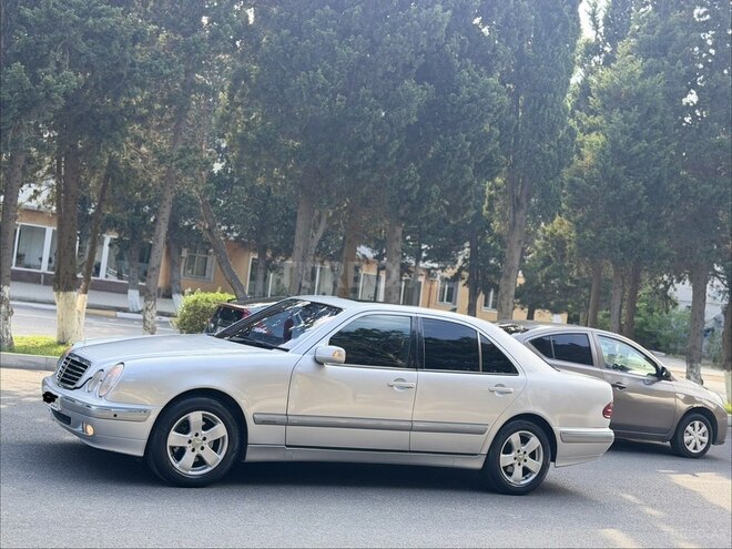 Mercedes E 320-6