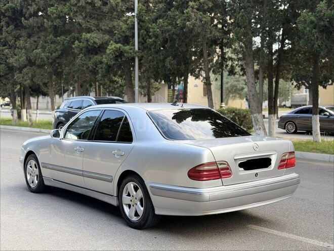 Mercedes E 320-4