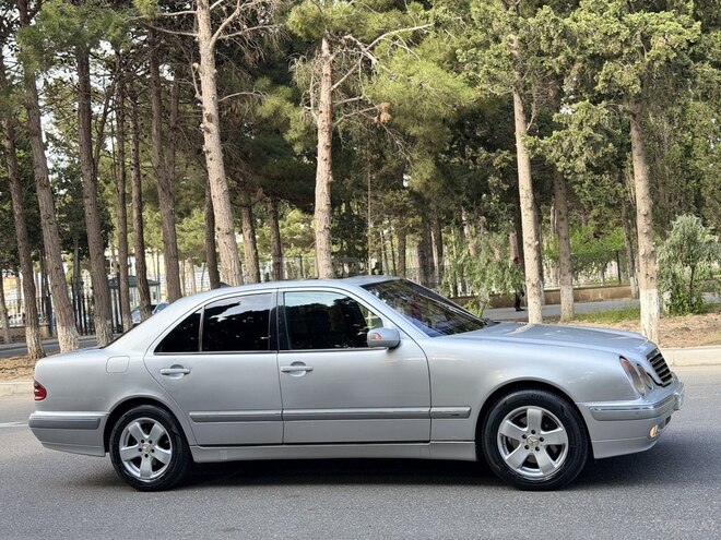 Mercedes E 320-7