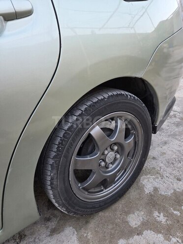 Toyota Prius-8