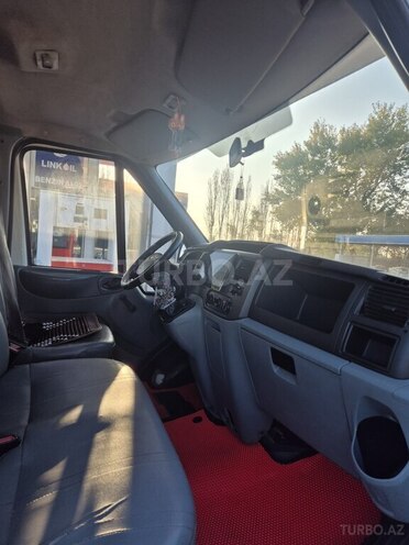 Ford Transit-7