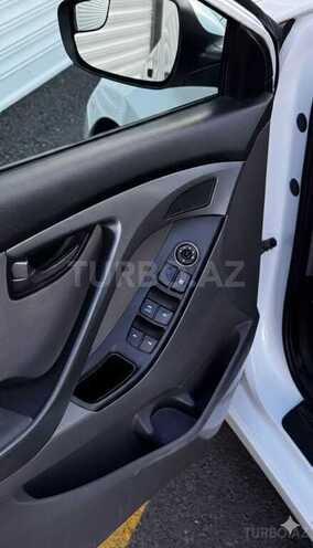 Hyundai Elantra-4