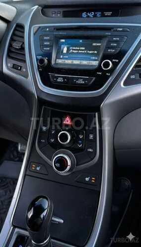 Hyundai Elantra-3