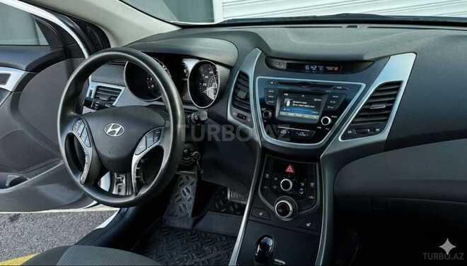 Hyundai Elantra-2