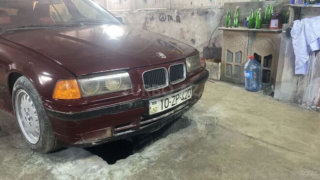 BMW 320-1