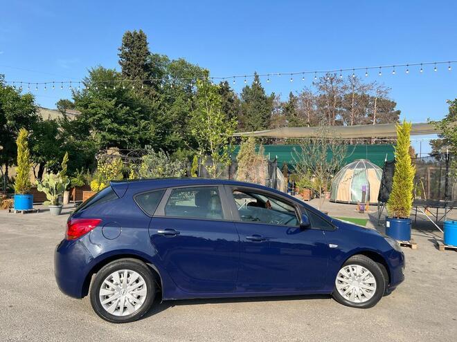 Opel Astra-12
