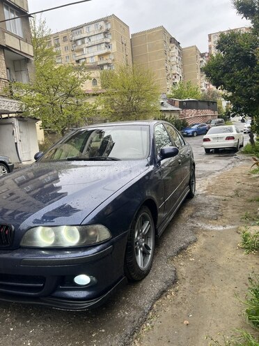 BMW 528-2