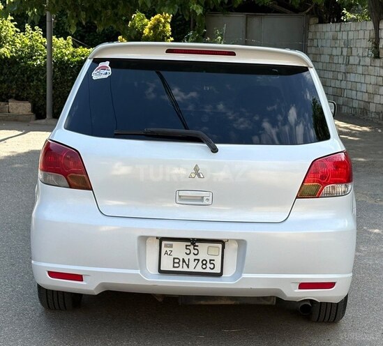 Mitsubishi Airtrek-10