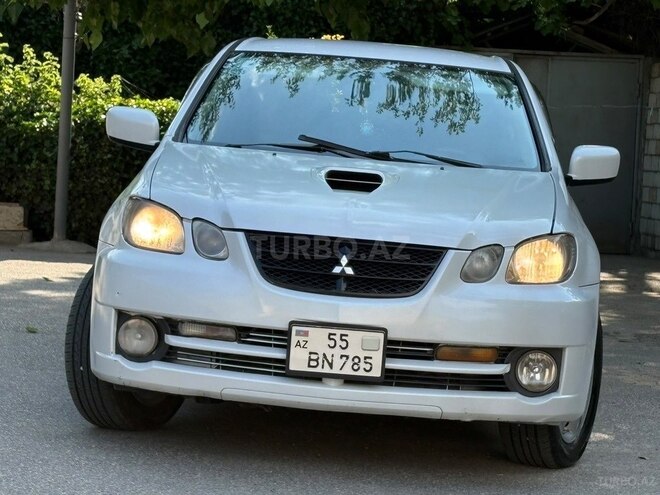 Mitsubishi Airtrek-1