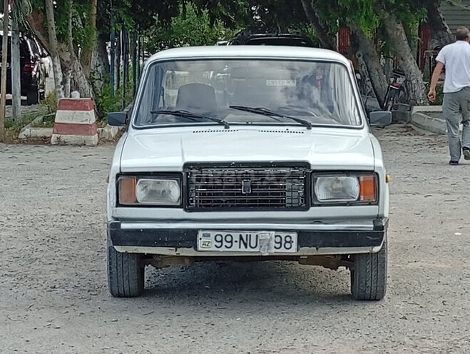 LADA (VAZ) 2107-1