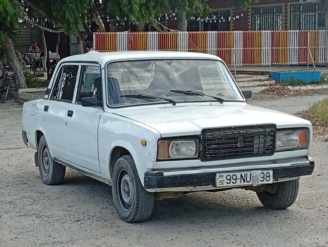 LADA (VAZ) 2107-2