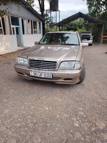 Mercedes C 240-1