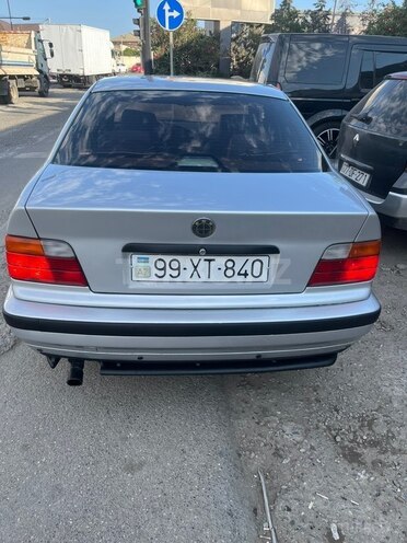 BMW 323-9