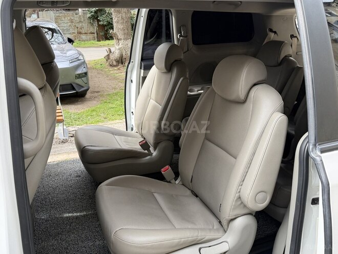 Kia Carnival-11