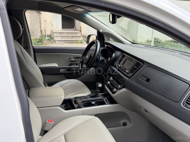 Kia Carnival-7