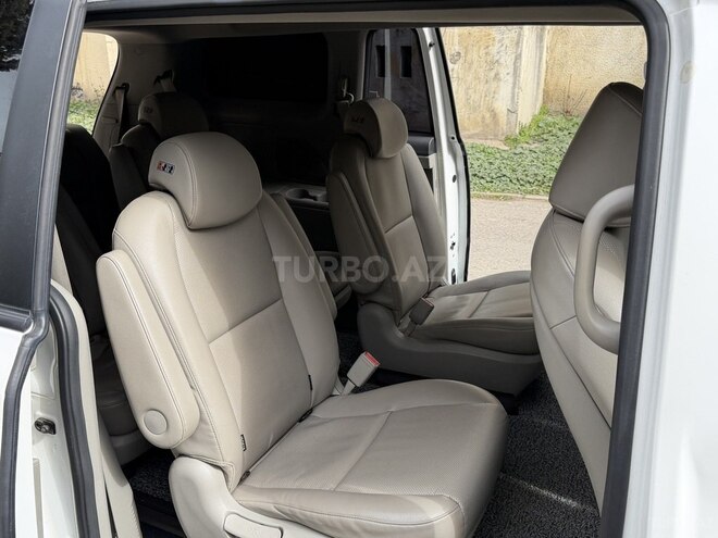 Kia Carnival-9