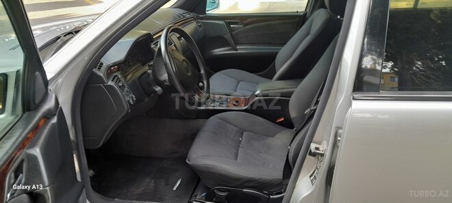 Mercedes E 230-6