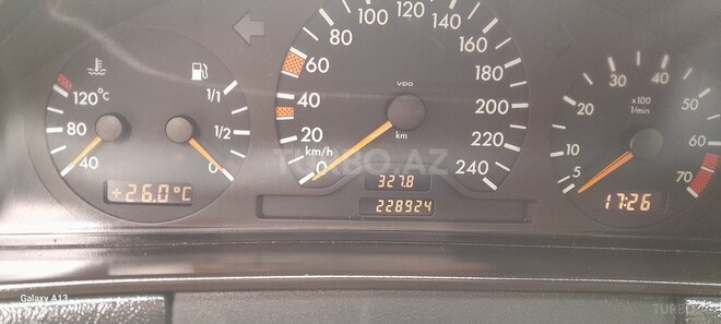 Mercedes E 230-7