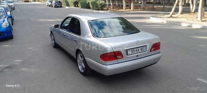 Mercedes E 230-3