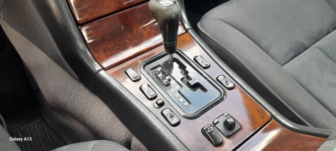 Mercedes E 230-4