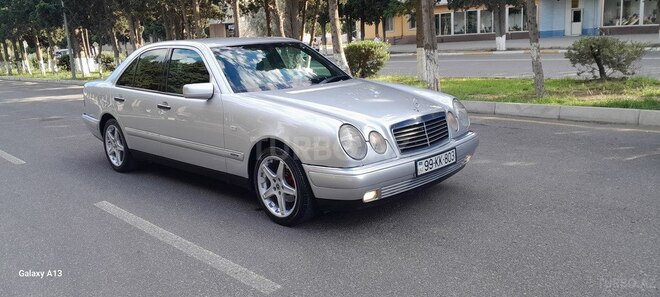 Mercedes E 230-13