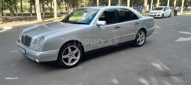 Mercedes E 230-12