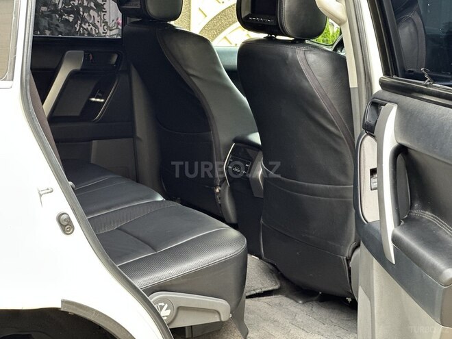 Toyota Land Cruiser Prado-12
