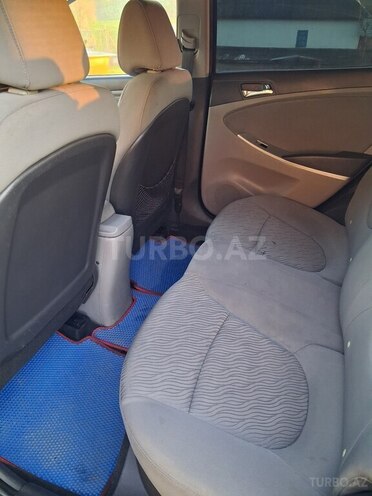 Hyundai Accent-4