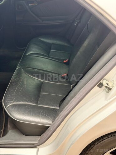 Mercedes E 240-4