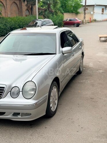 Mercedes E 240-2