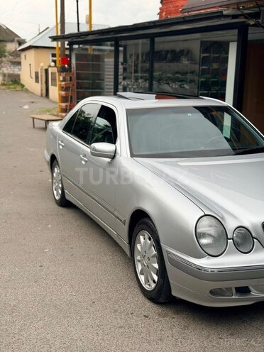 Mercedes E 240-3