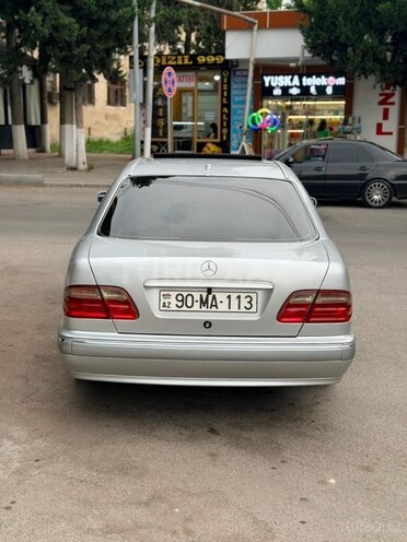 Mercedes E 240-5