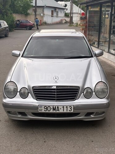Mercedes E 240-1