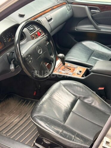 Mercedes E 240-10