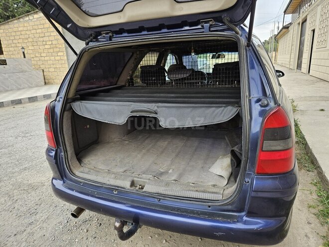 Opel Vectra-4