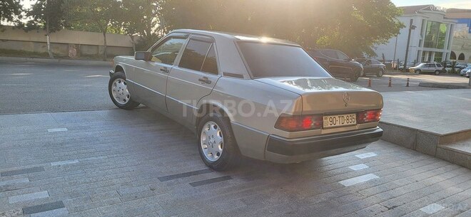 Mercedes 190-5