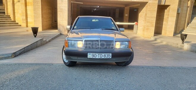 Mercedes 190-1