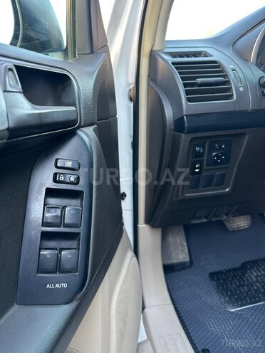 Toyota Land Cruiser Prado-11