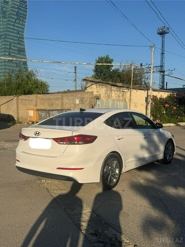 Hyundai Elantra-4